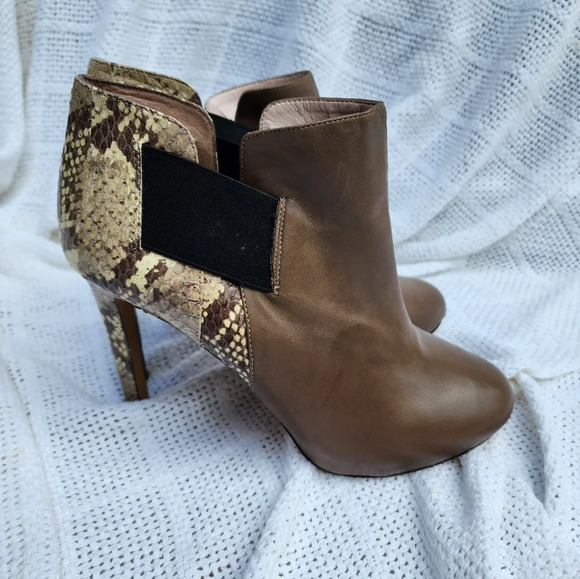 Vince Camuto leather snake stiletto booties 9.5 - Picture 13 of 14